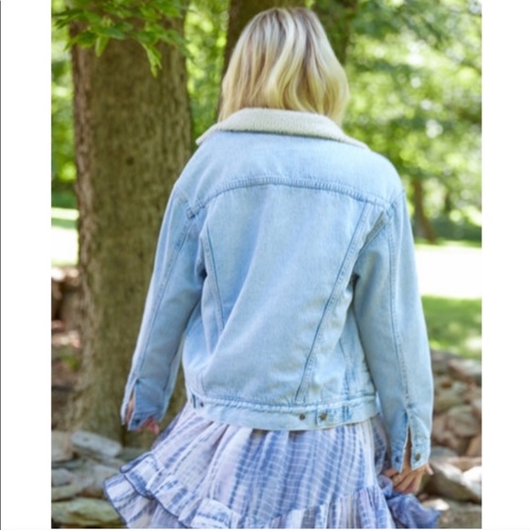 NWT Ex-Boyfriend Sherpa Trucker Jacket Light Wash - Picture 13 of 16